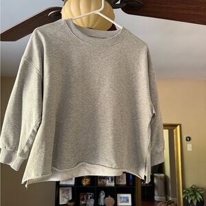 Gray 3/4 sleeve pullover